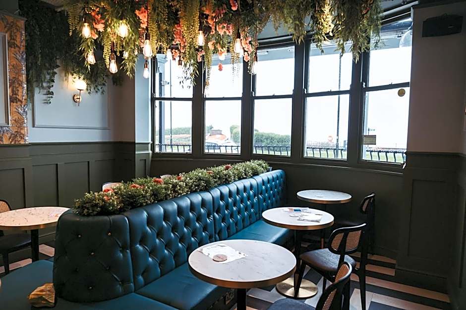 The Royal Bar & Shaker