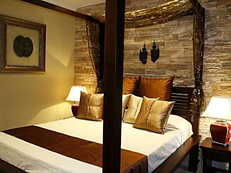 Penthouse-Luxury-Ensuite with Shower-Luxury Escape Plus