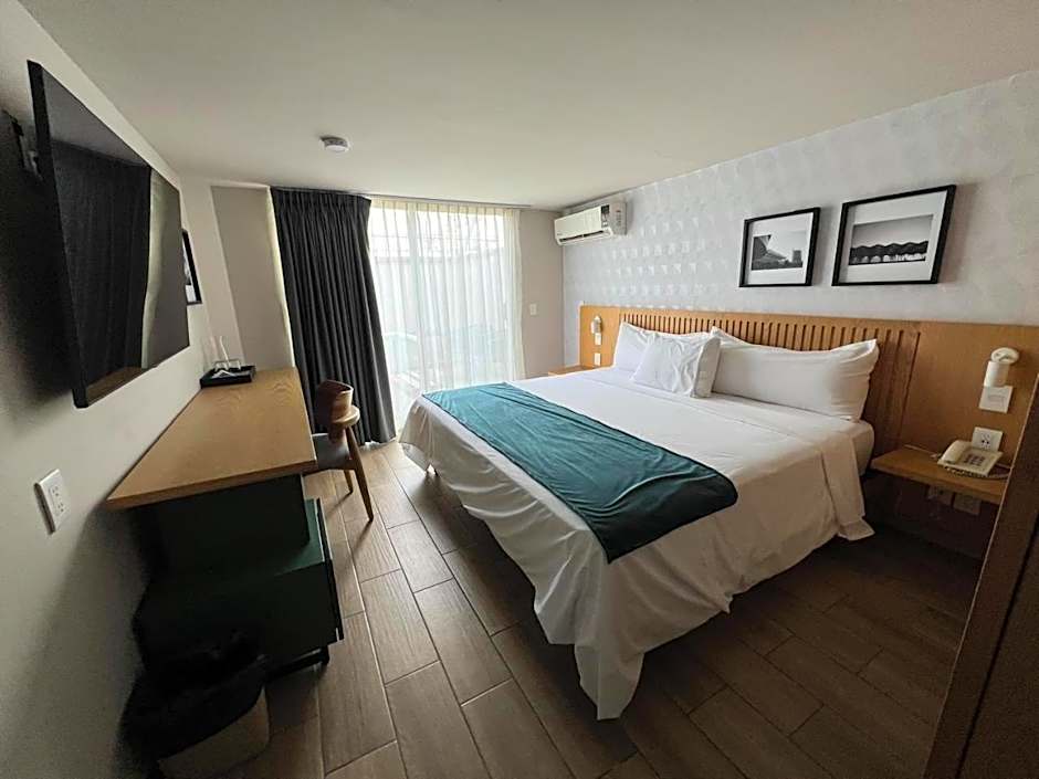 Oliva Plaza Hotel