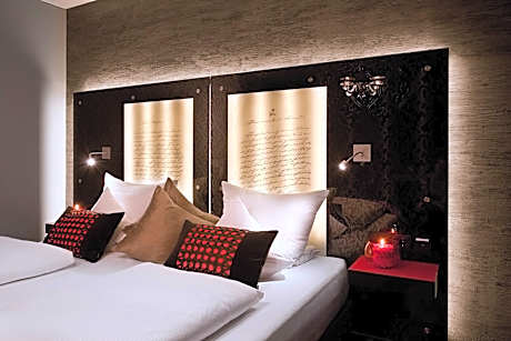 Quadruple Room Motto - Medium