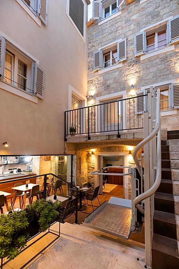 Camera Hotel