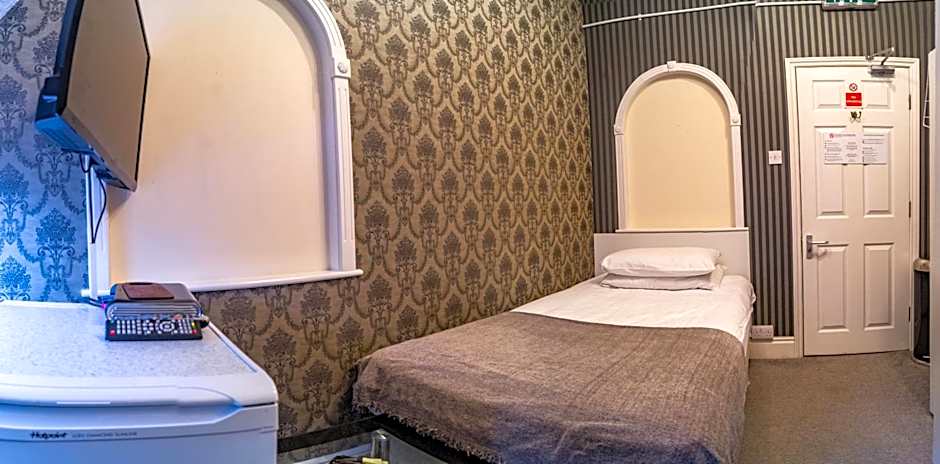 Quayside Hotel & Bar