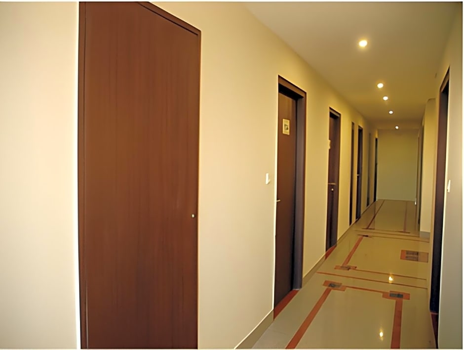 Hotel Janhvi International