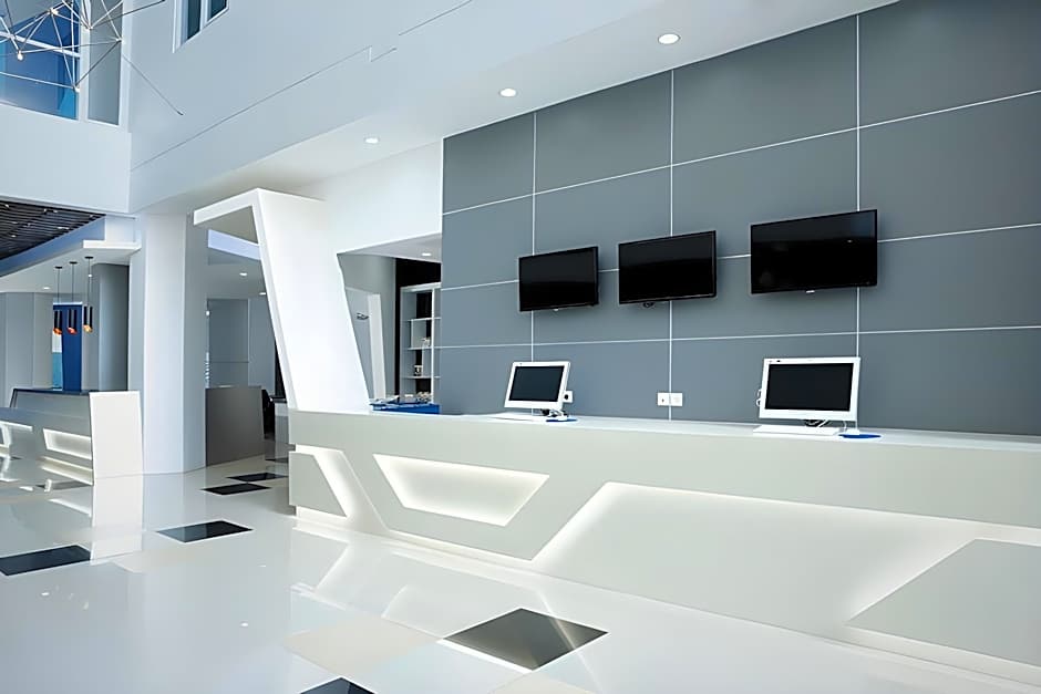 Berry Biz Hotel
