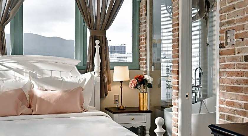 THE LUNA - Boutique Hotel