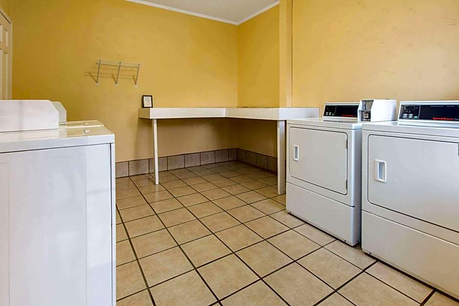 Days Inn by Wyndham Natchez