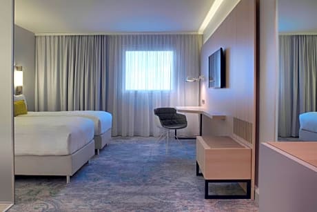 Executive Twin Room with Breakfast  - Free Airport Shuttle