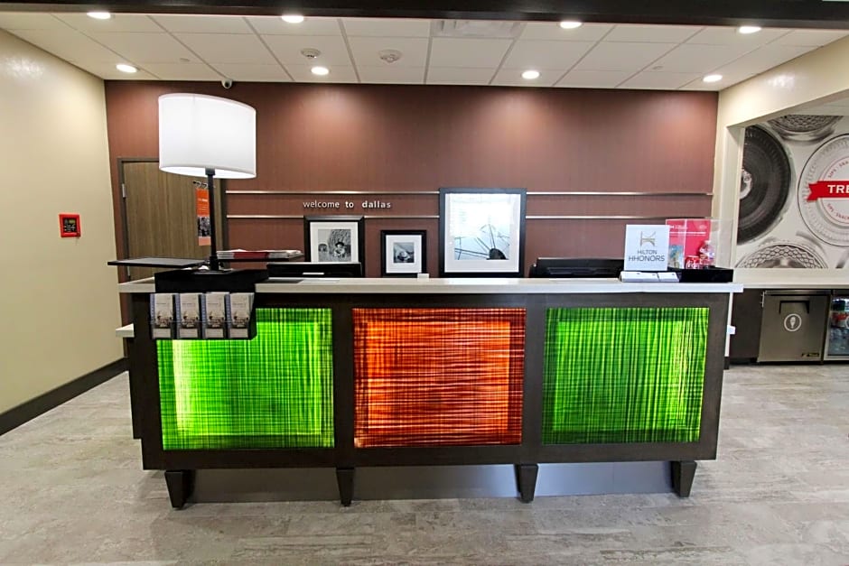 Hampton Inn By Hilton & Suites Dallas Market Center