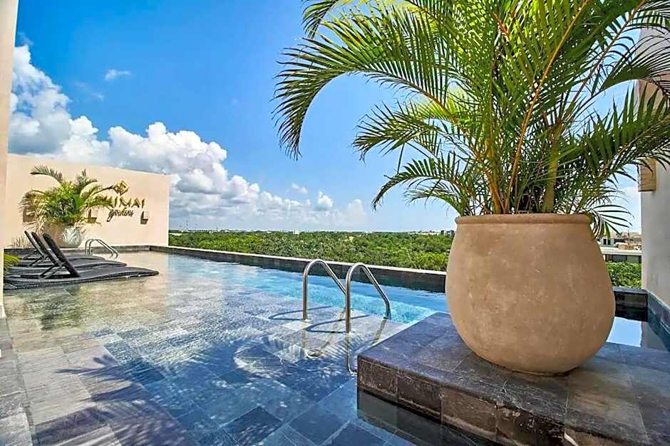 Frida's Artsy Condo with own mural, outdoor tub & rooftop pool