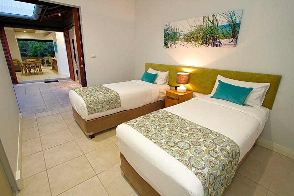 Sandcastles 1770 Motel & Resort