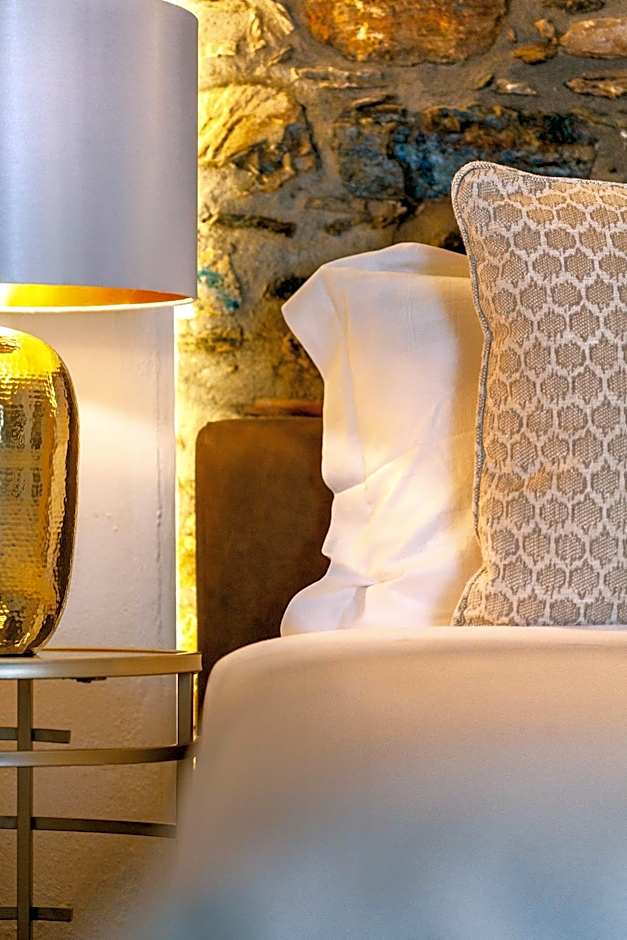 1822 Makrinitsa Suites