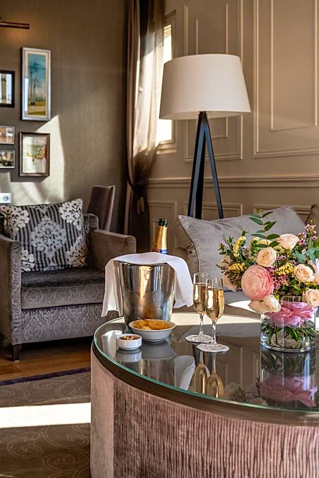 La Clef Louvre Paris by The Crest Collection