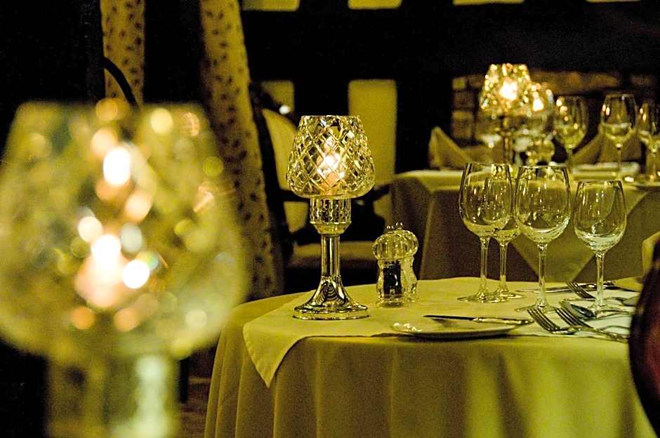 Albright Hussey Manor