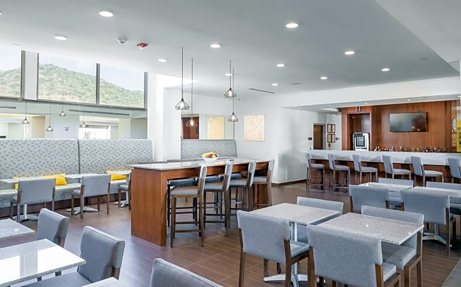 Hampton Inn & Suites by Hilton Los Cabos