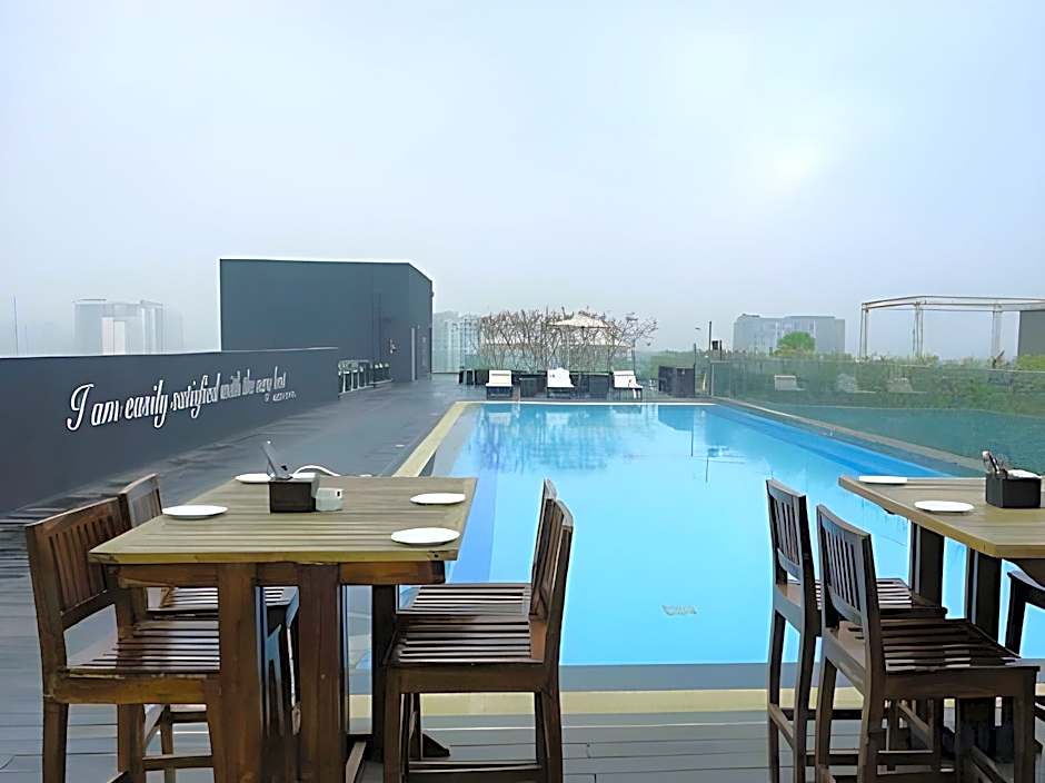 The Waverly Hotel & Residences