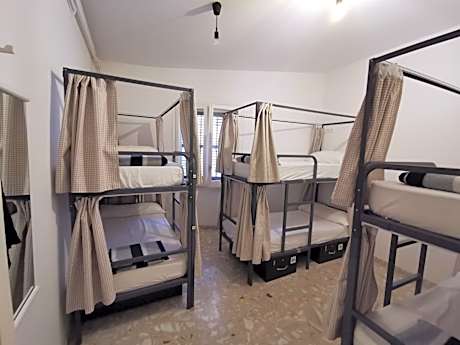 Bed in 6-Bed Mixed Dormitory Room