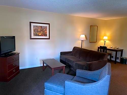 Berkshire Yankee Suites - An Extended Stay Hotel
