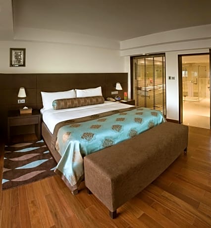 Executive Suite - 10% discount on Food & soft beverages, Laundry & Spa