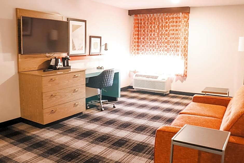La Quinta Inn & Suites by Wyndham Oklahoma City Airport