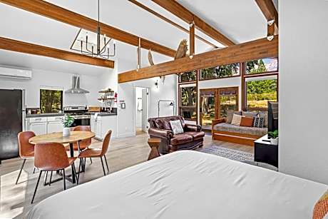 Suite with Mountain View