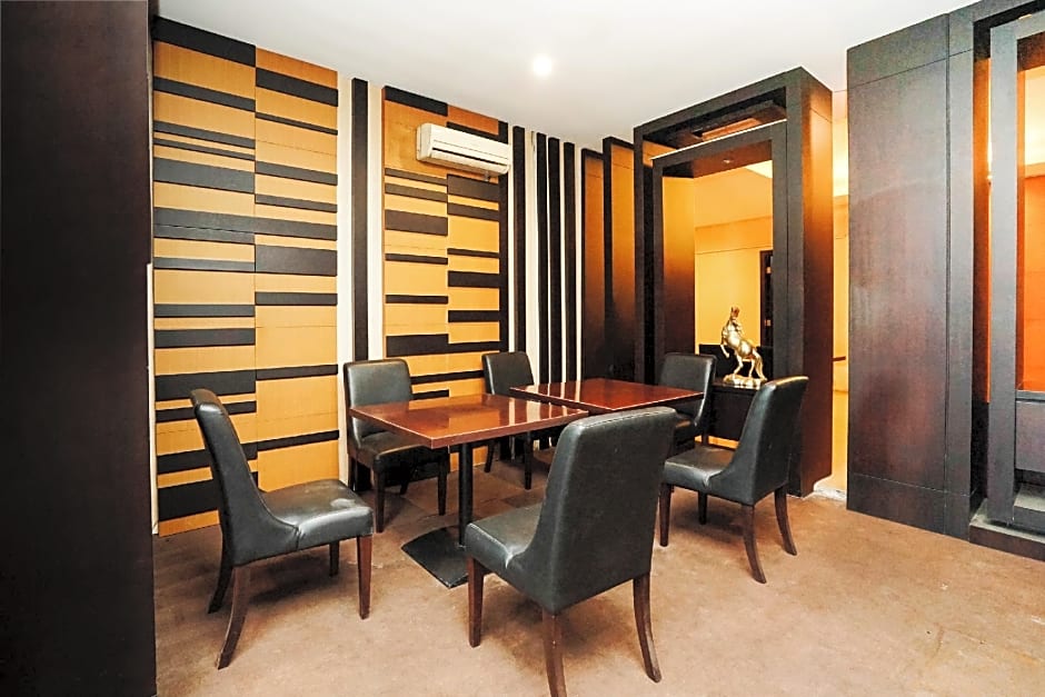 Collection O 252 Istana Permata Ngagel