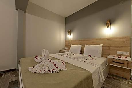 Deluxe Double Room with Balcony and Sea View