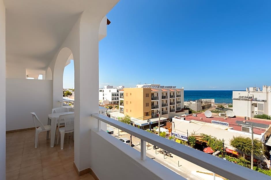 Apartamentos San Antonio Beach