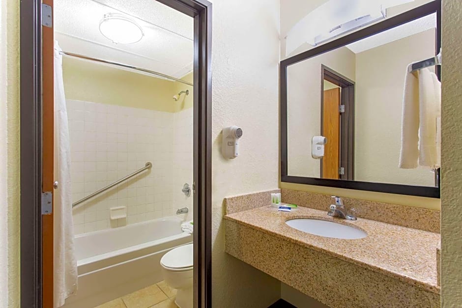 AmericInn by Wyndham Burlington