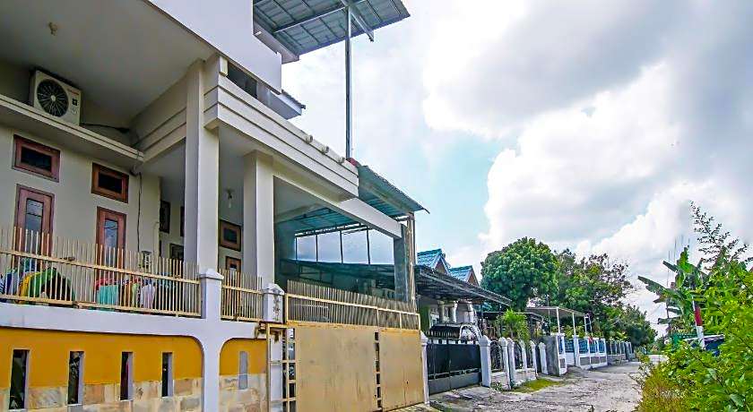 Hotel O Flamboyan 25 Homestay Syariah