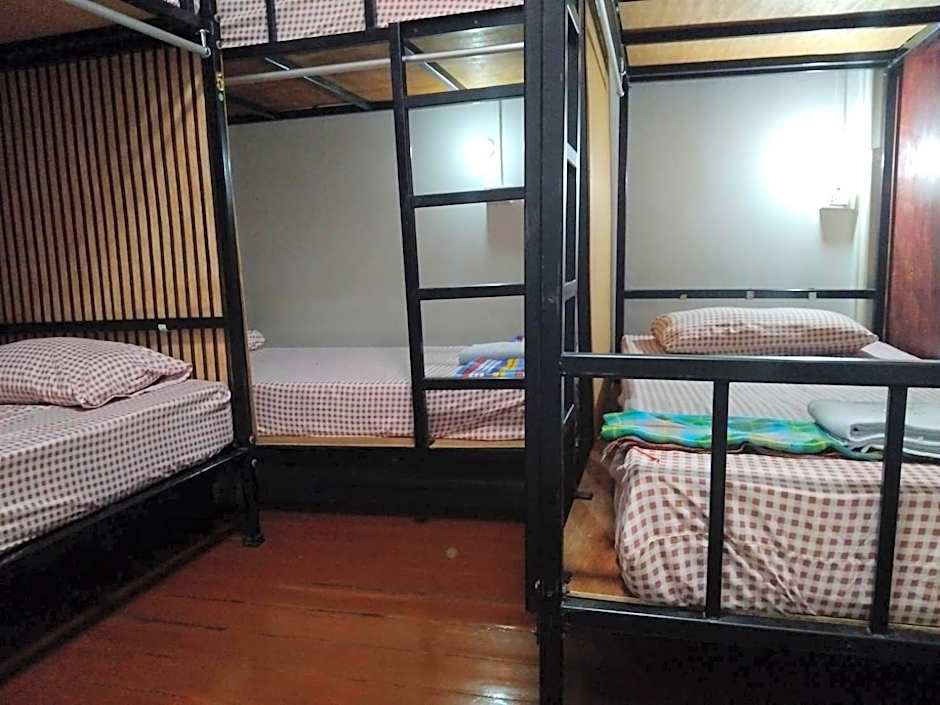 amazing khaosan hostel