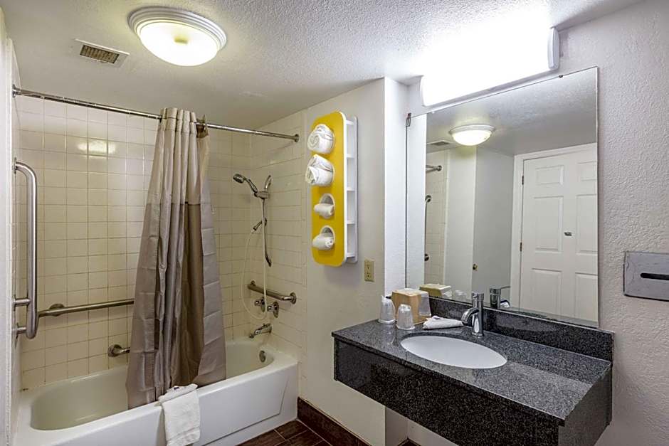 Motel 6-Knoxville, TN