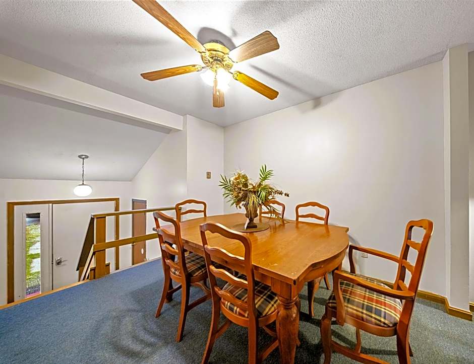 Evergreen Valley Inn