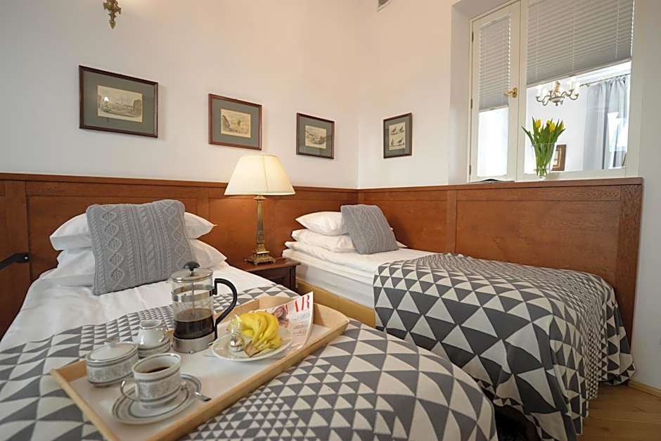 Crystal Suites Old Town