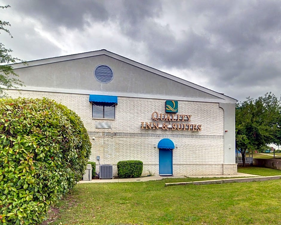 Quality Inn & Suites Grand Prairie South