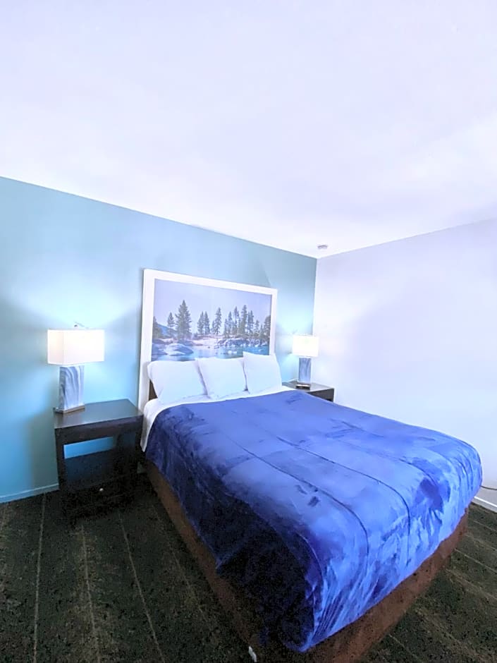 Bluebird Day Inn & Suites