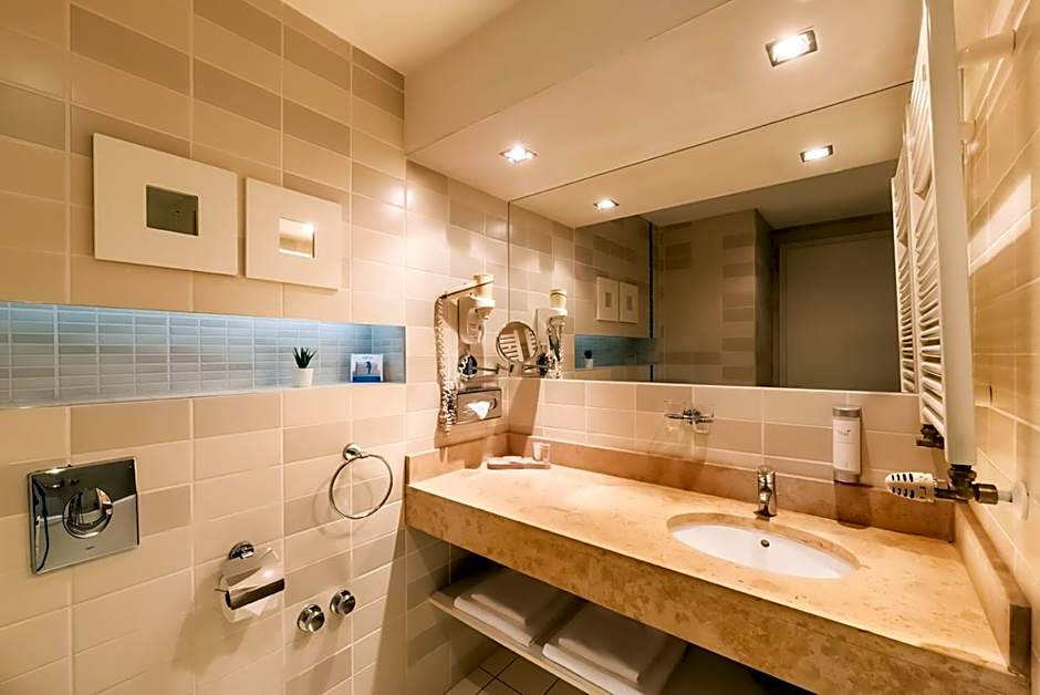 Atrium Fashion Hotel