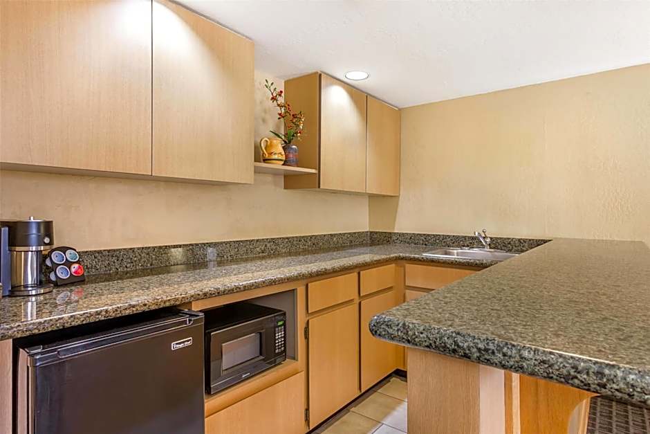 Best Western Plus Scottsdale Thunderbird Suites