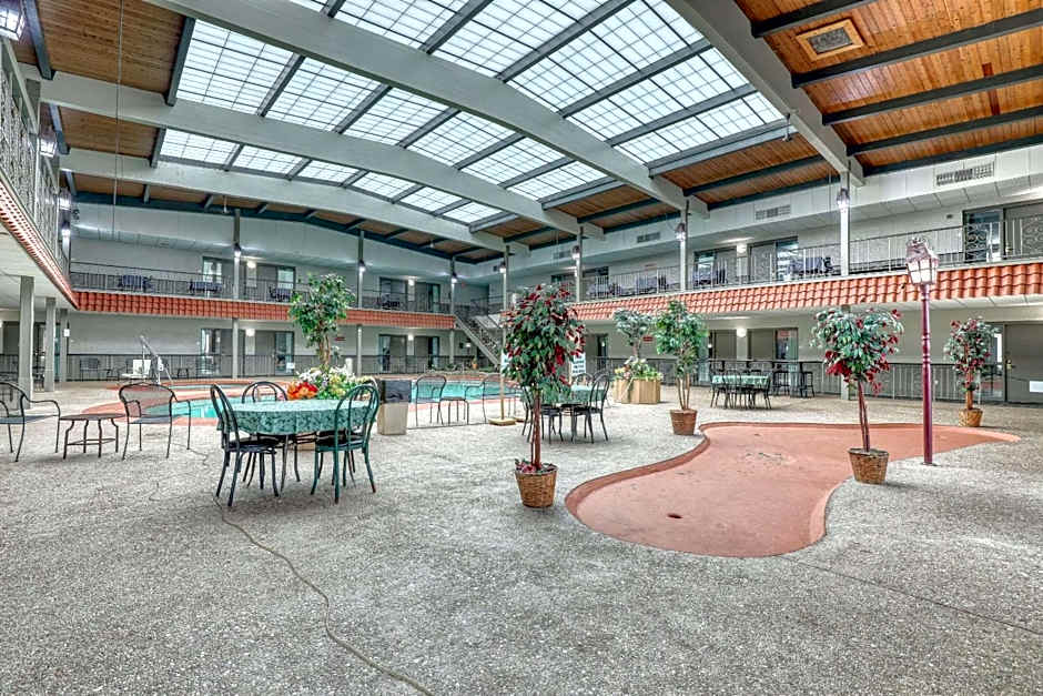 Quality Inn & Suites Downtown