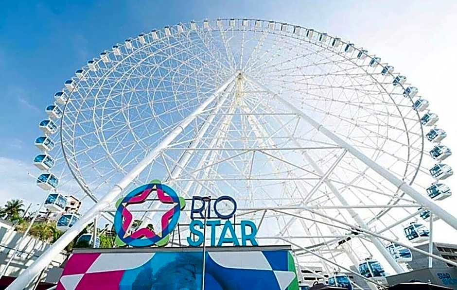 Apto moderno com varanda, piscina e academia