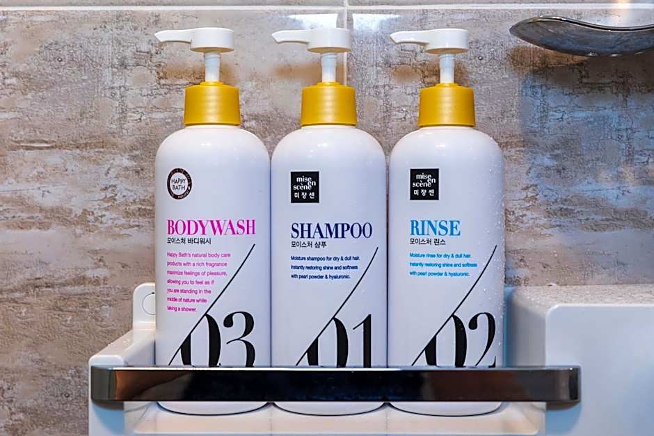 CozyCove Boutique Hotel