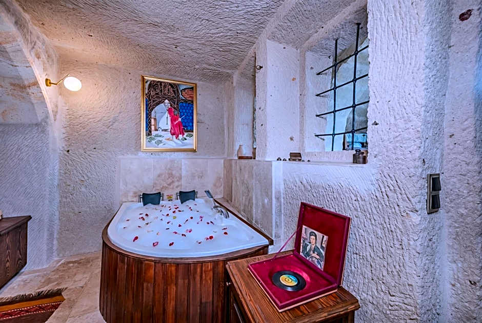 Cappa Via Cave Hotel