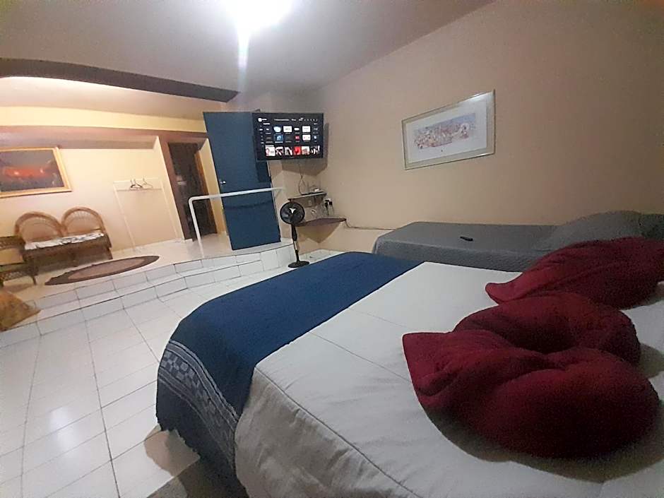 Lopez Village GuestHouse