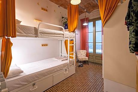 Bed in 4-Bed Mixed Dormitory Room