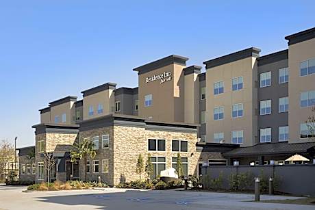 2 Bedroom Suite, Bedroom 1: 1 King, Bedroom 2: 1 Queen, Sofa bed