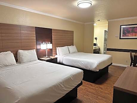 2 Queen Beds No Smoking