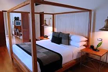 Luxury King Room Triple