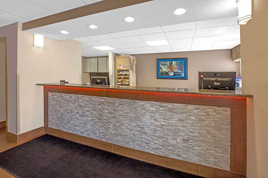 Days Inn by Wyndham Hillsdale