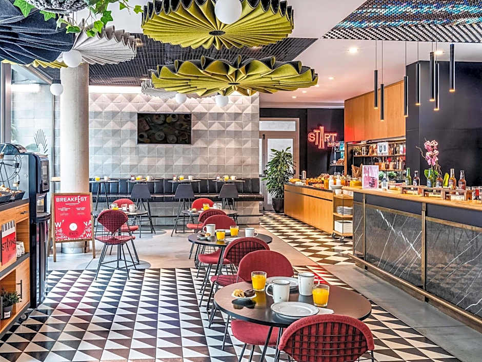 ibis Barcelona Pza Glories 22