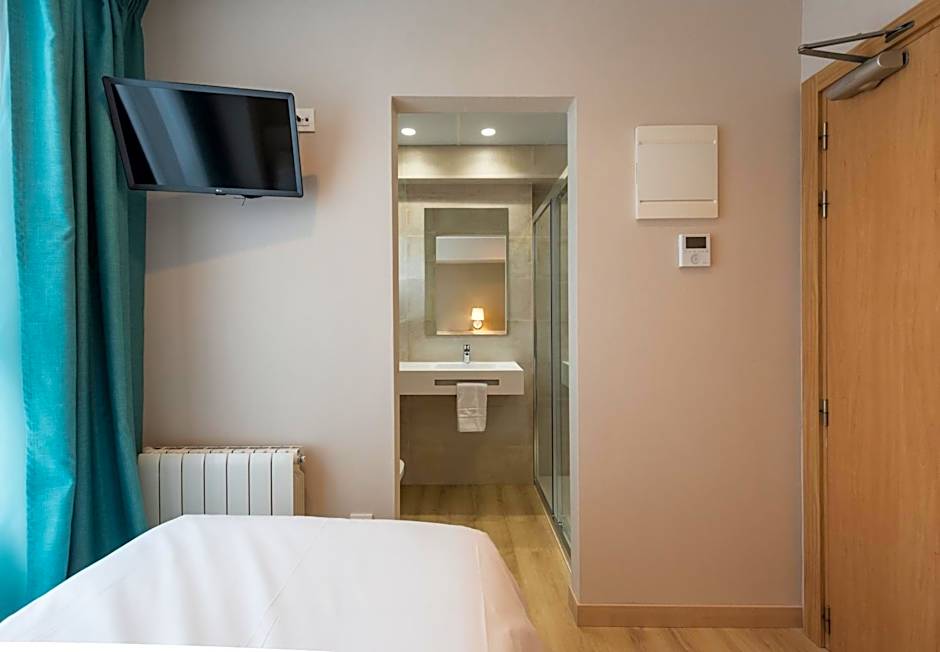 Photo 1 of 14 of Single Room