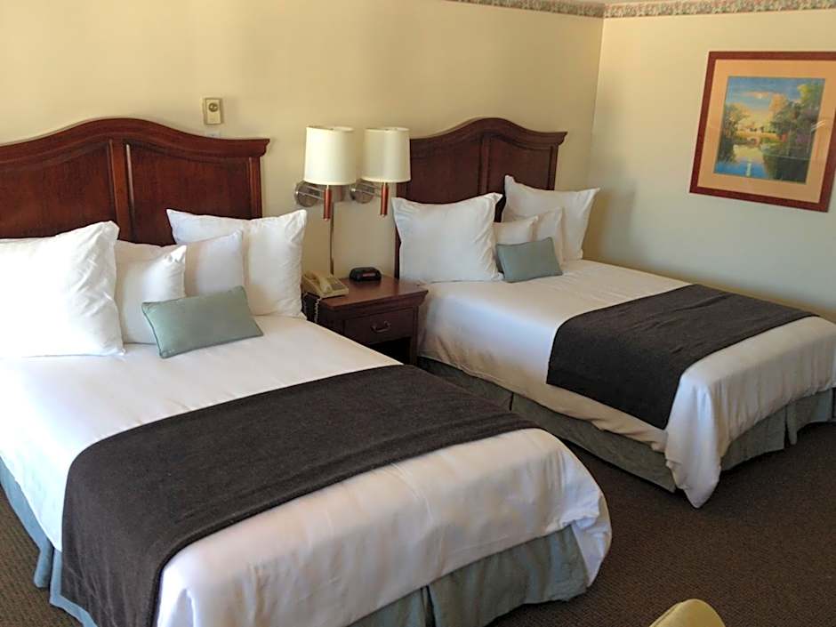 Holiday Hill Inn & Suites